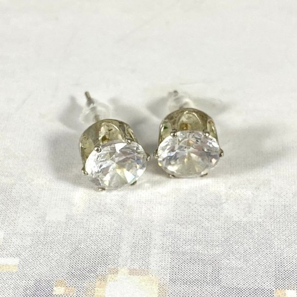 Beautiful crown prong set Sterling silver and CZ post earrings - Picture 1 of 4